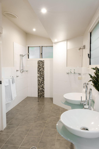 Others 5, Lake Russell Lakeside Retreat, Coffs Harbour - Pt B