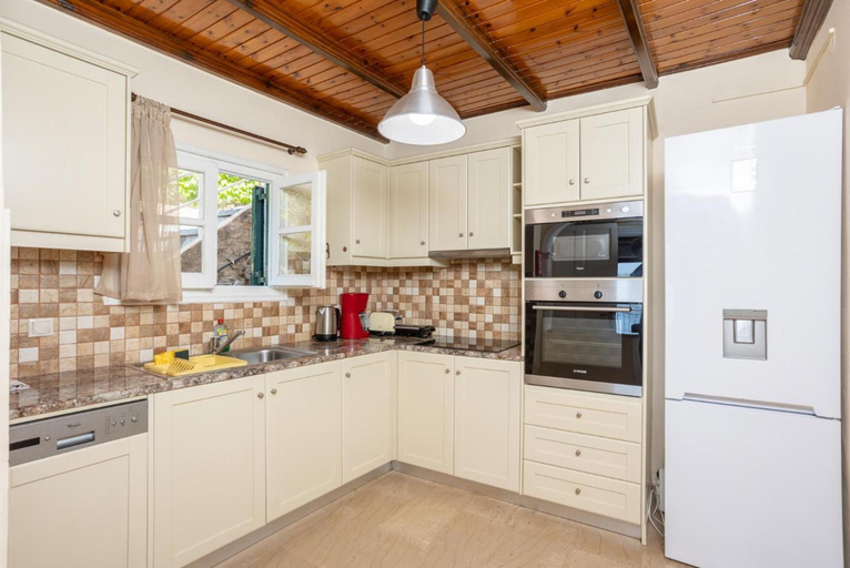 Others 5, Villa Elia, Ionian Islands