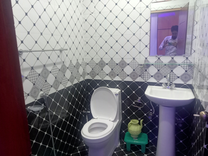 Bathroom, Four Season Guest House, Islamabad