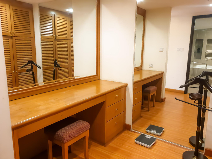 Bathroom 25