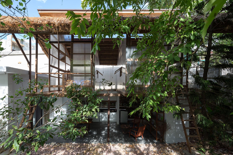Exterior 9