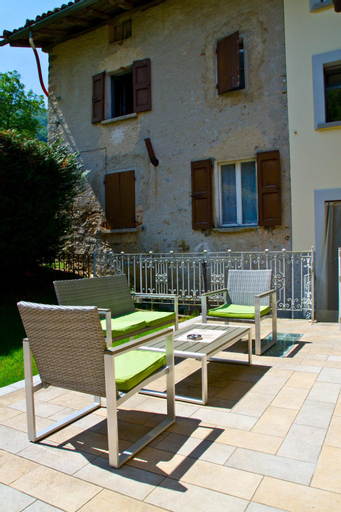 Exterior & Views 25