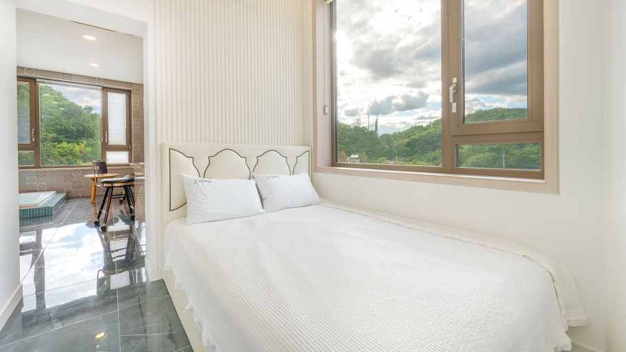 Bedroom 3, Gangneung Cresostay Pension, Gangneung