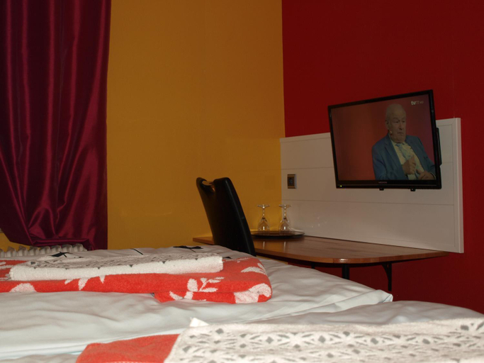 Bedroom 3, Waldhotel und Restaurants Lemberg, Hagen