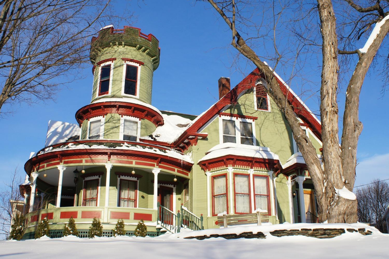 Exterior & Views