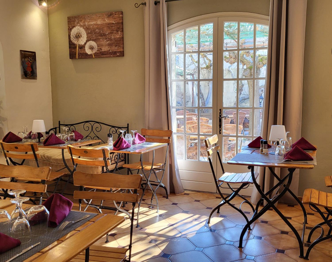 Food & Drinks 2, Auberge de la Table Ronde, Var