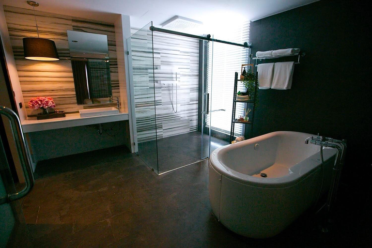 Bathroom 3, Neca Reiche, Hat Yai