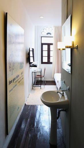 Bathroom 7