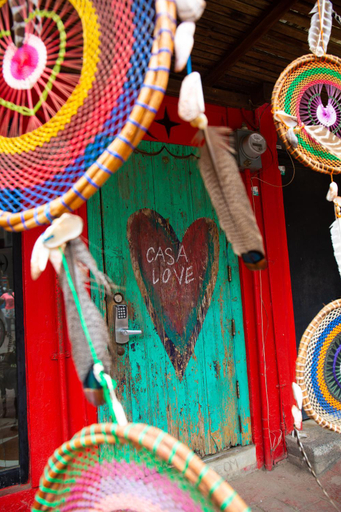 Others 4, Casa Love, Compostela