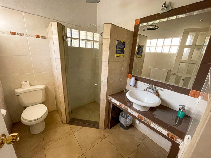 Bathroom 3, Hotel Ave del Paraiso, Montes de Oca