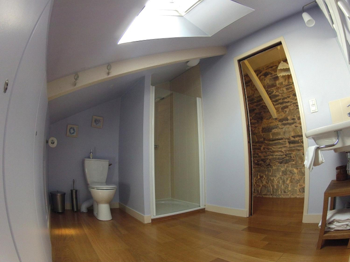 Bathroom 2, Tillac Chambres d'hotes, Ille-et-Vilaine