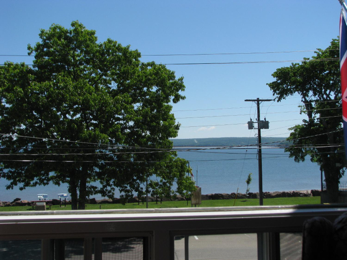 Others 4, Bayside Inn, Digby