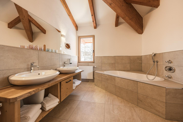 Bathroom 2, Lowen Chalets, Innsbruck Land