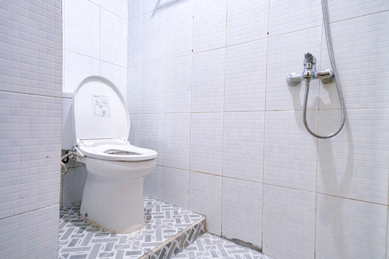 Bathroom 11