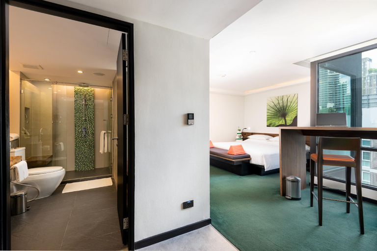 Bathroom 10
