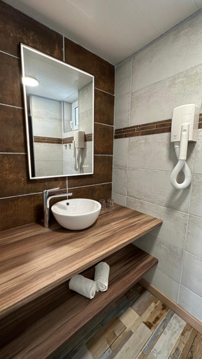 Bathroom, Logis Hôtel Bellevue, Ardèche