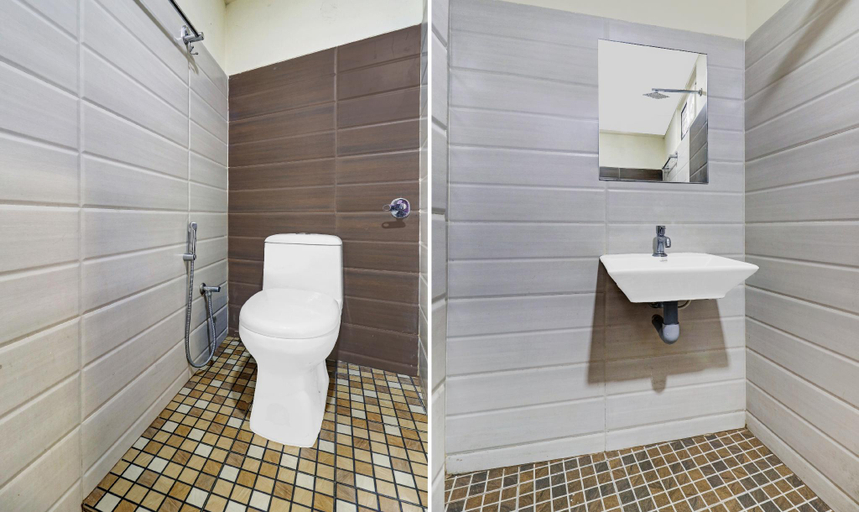 Bathroom 4, Treebo Darwesh Residency - 500m from Railway Station, Kozhikode