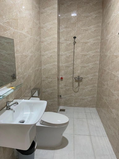 Bathroom 3, 68 Rạch Giá Guesthouse, Rạch Giá