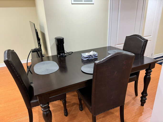 Others 4, Comfy Basement Apartment in Toronto, Toronto