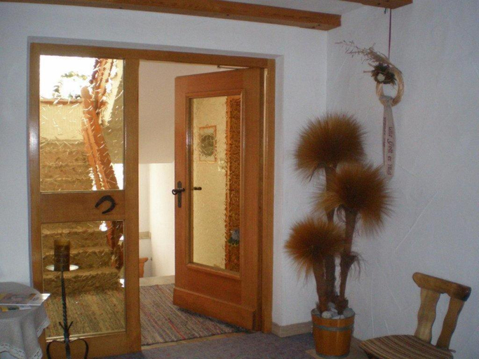 Others 5, Alpenhof "alt Lahn", Reutte