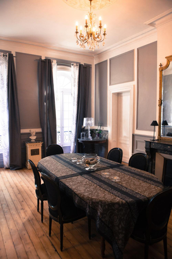 Food & Drinks 4, Chateau Des Eyres Ex Chartreuse des Eyres, Gironde