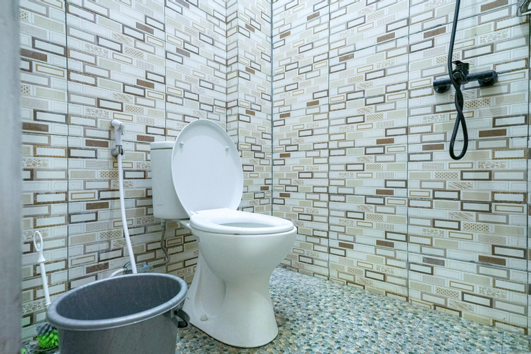 Bathroom 14