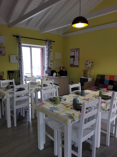 Others 3, Ocean Breeze, Madalena
