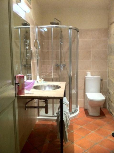 Bathroom 3, Hostellerie et la parenthese uzes, Gard