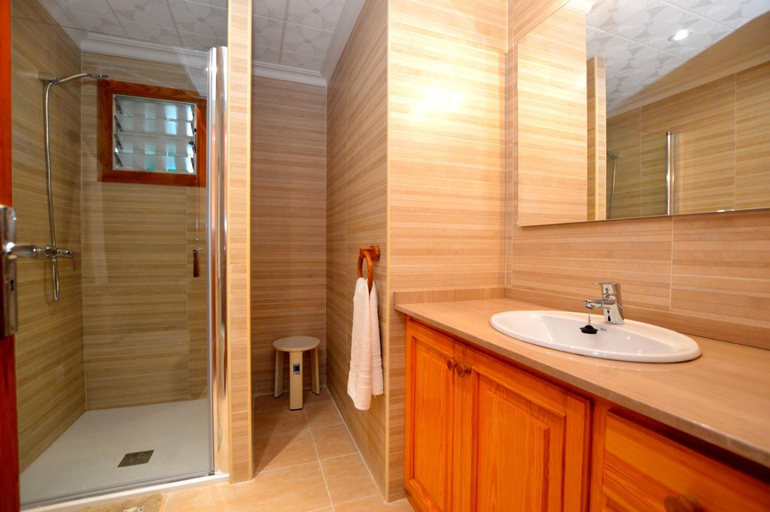 Bathroom, Villa con jardin cerca de la playa, Baleares