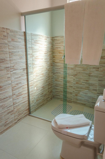 Bathroom 3, Central Palace Hotel, Castro