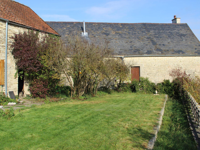 Holiday home with private heated pool, Côte-d'Or