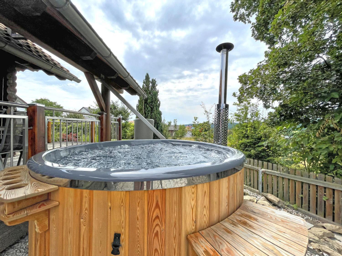 Comfortable holiday home with hot tub, Schwandorf