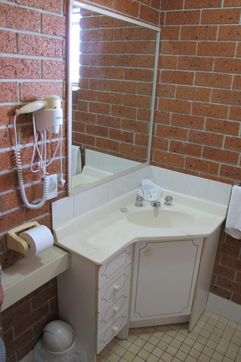 Bathroom 3, Greenslopes Motor Inn, Greenslopes