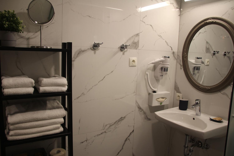 Bathroom 4, Margis Hotel & SPA, Trakų