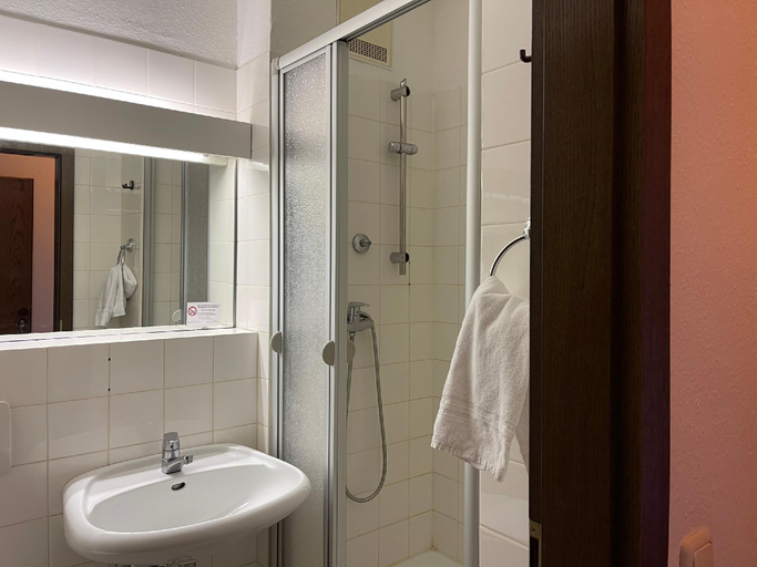 Bathroom 4