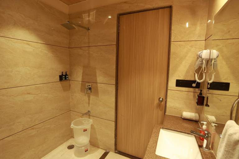 Bathroom 5, Hotel Taviral Regency, Udaipur