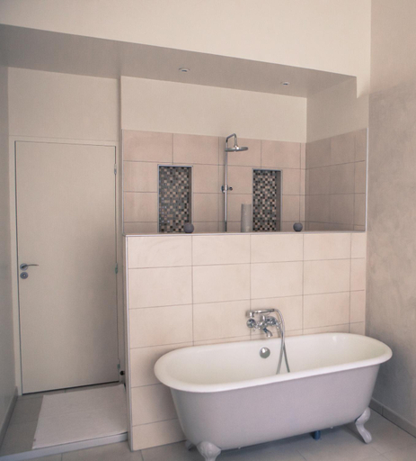 Bathroom 3, Chateau Des Eyres Ex Chartreuse des Eyres, Gironde