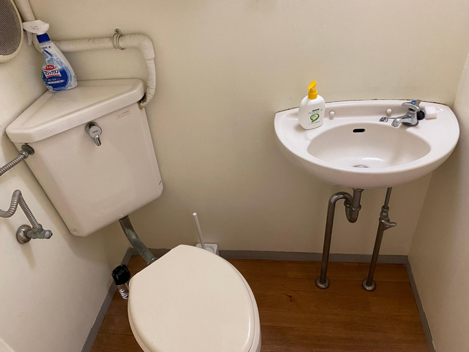 Bathroom 16