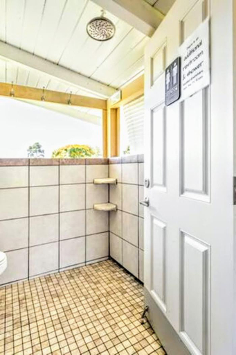 Bathroom 3, Hamakua Guesthouse, Hawaii