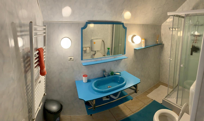 Bathroom 1, Casa cu Muri, Targu Ocna