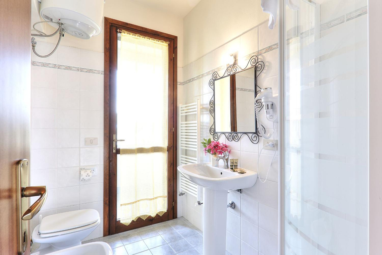 Bathroom 4, Case Sobrini, Livorno