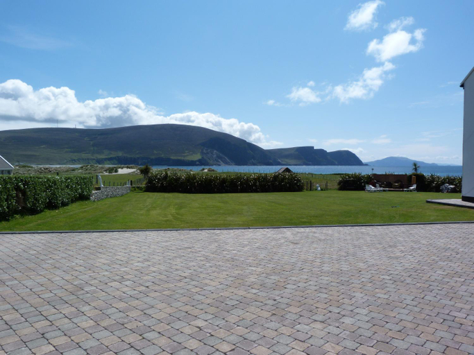 Others 2, Stella Maris Bed and Breakfast, On the Beach