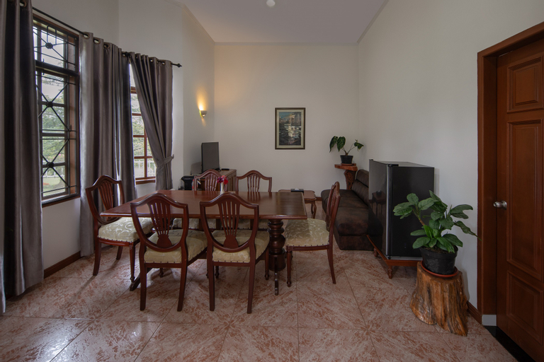 Dining Room 10