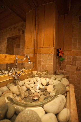 Others 5, Logis Hotel Arbez Franco-Suisse, Jura