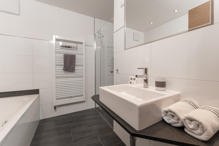 Bathroom 2, Aparthotel Ambiente, Imst