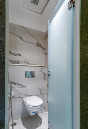 Bathroom 18