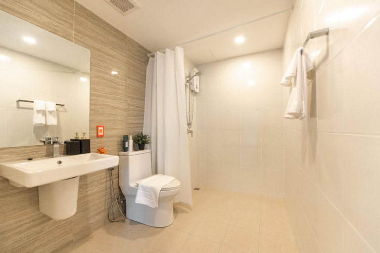 Bathroom 13