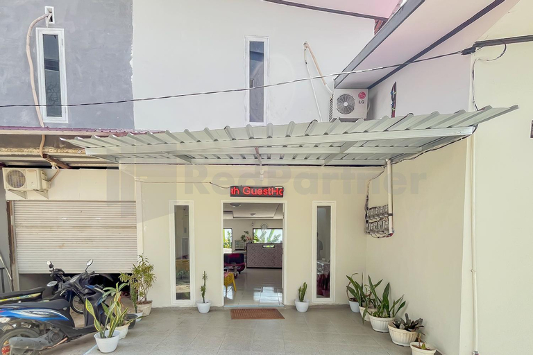 Exterior & Views 2, Namirah Syariah Guesthouse Balikpapan RedPartner, Balikpapan