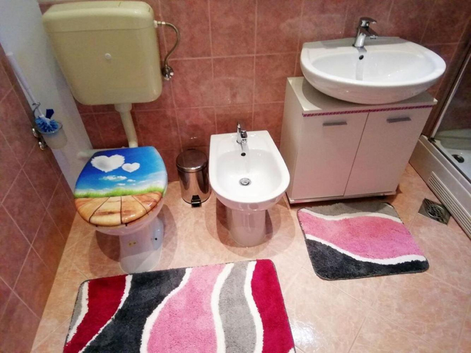Bathroom 2, HAUS AM MEER bei NIKO&ANNA, Podstrana