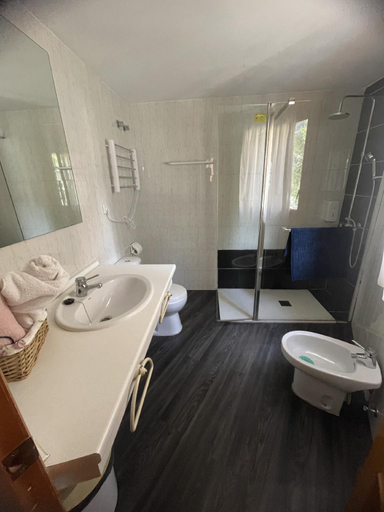 Bathroom 4, Hostal Alto Aragon, Huesca
